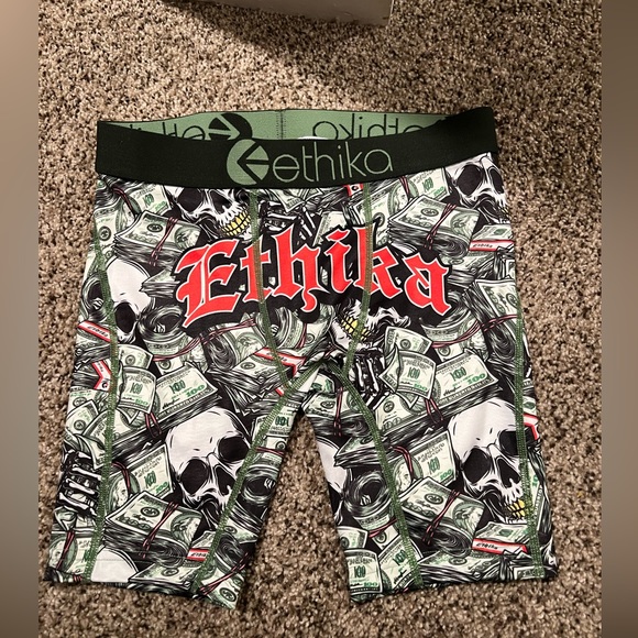 Boys Ethikas - Picture 1 of 3